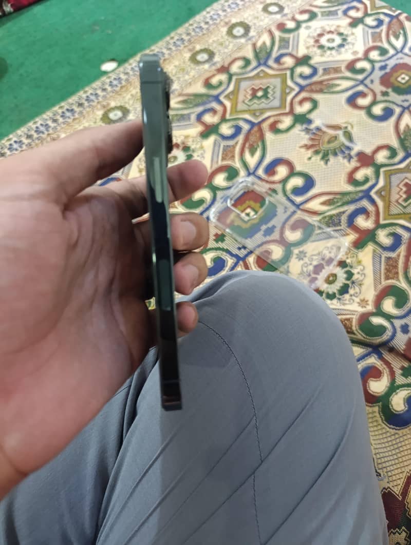 Apple iPhone 13 Pro 1