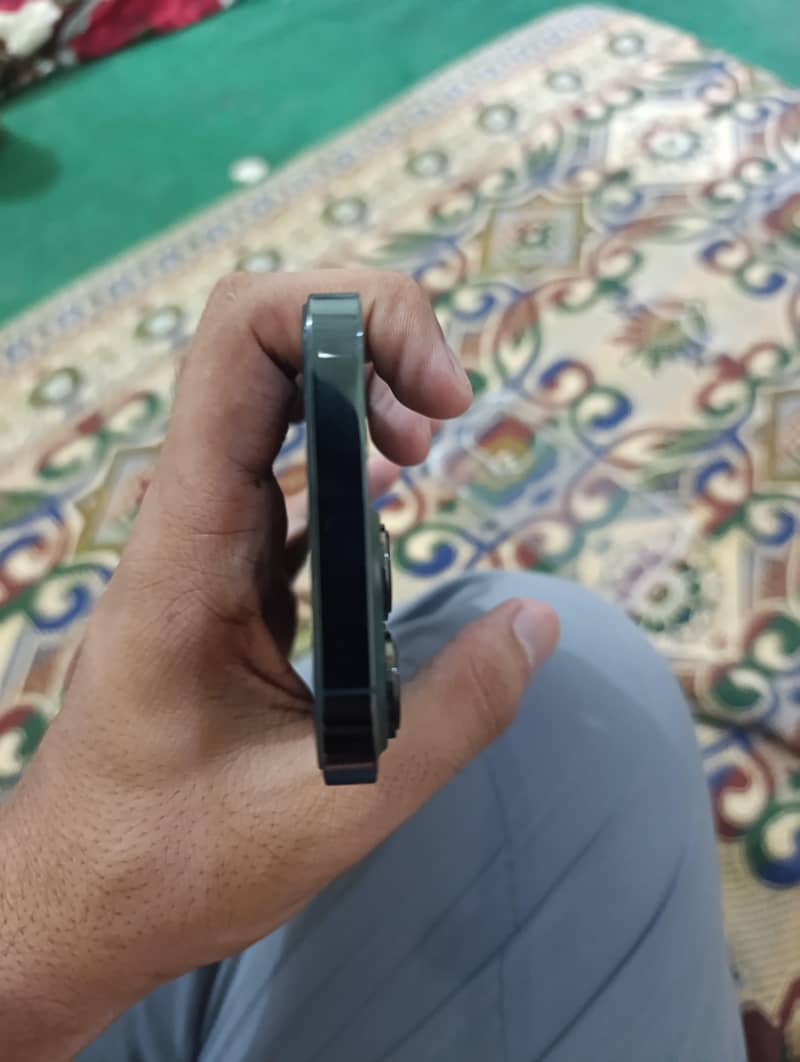 Apple iPhone 13 Pro 2