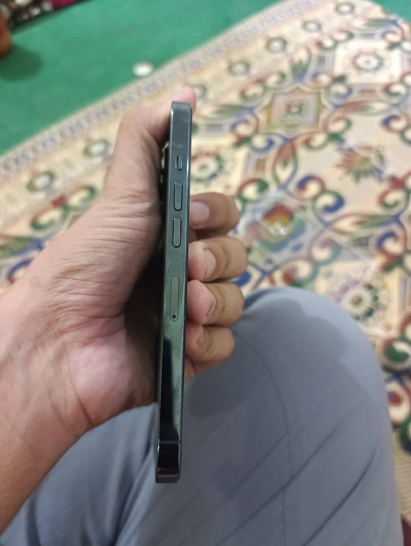 Apple iPhone 13 Pro 3