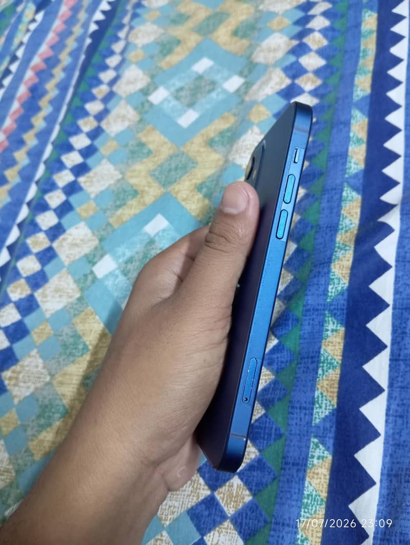 Apple iPhone 12 3