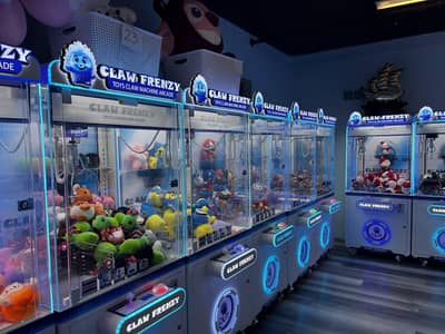 toys catcher claw machine coin operated