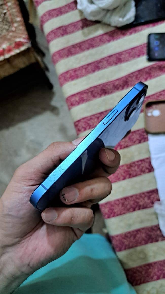 IPhone 13 3