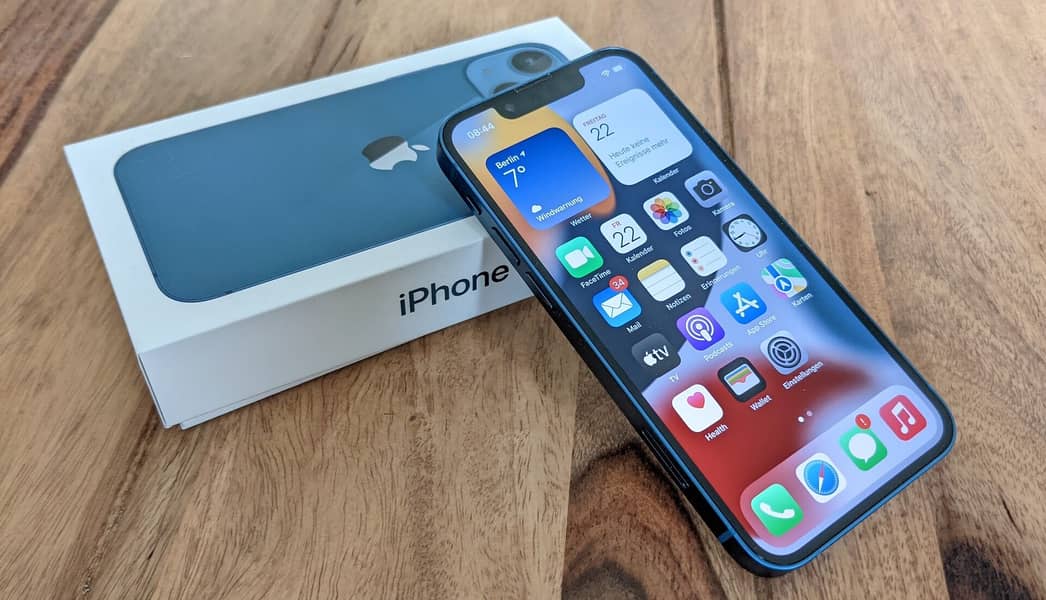 Apple iPhone 13 0