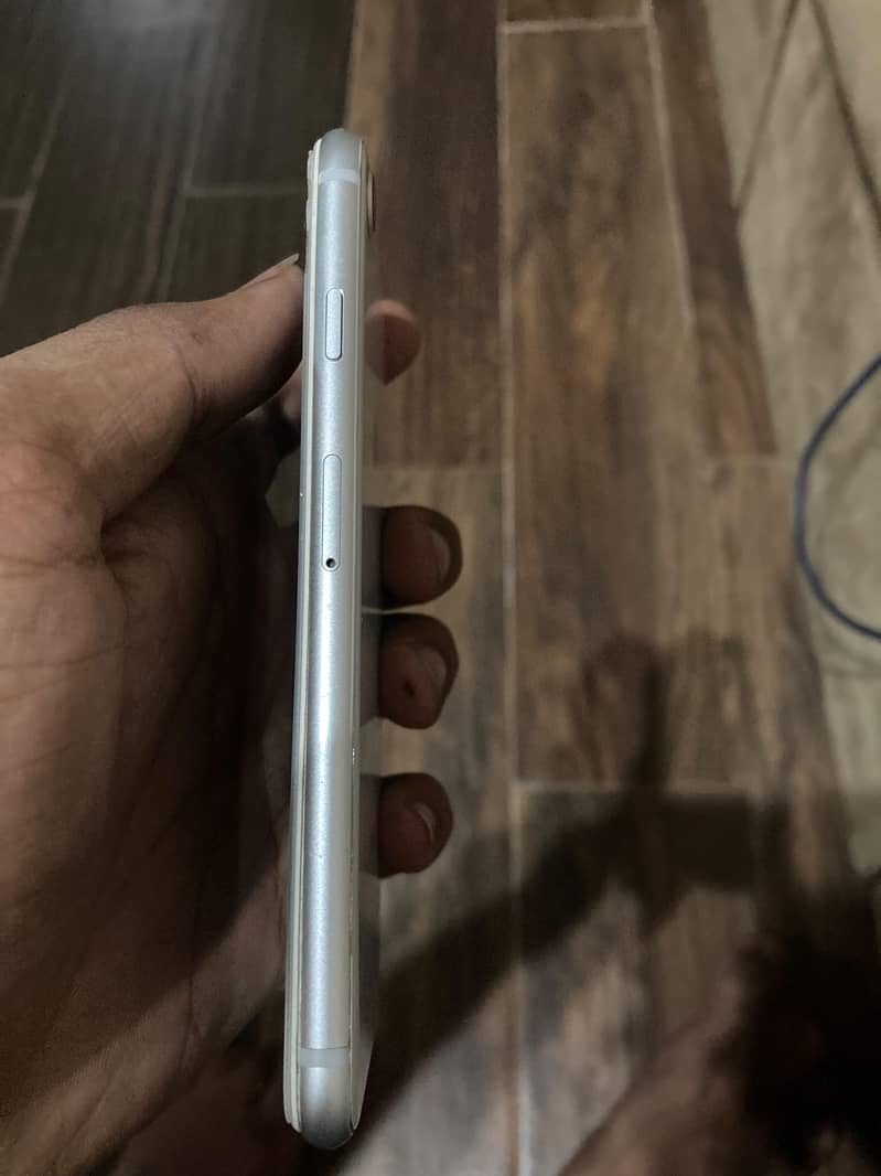 Apple iPhone 8 1