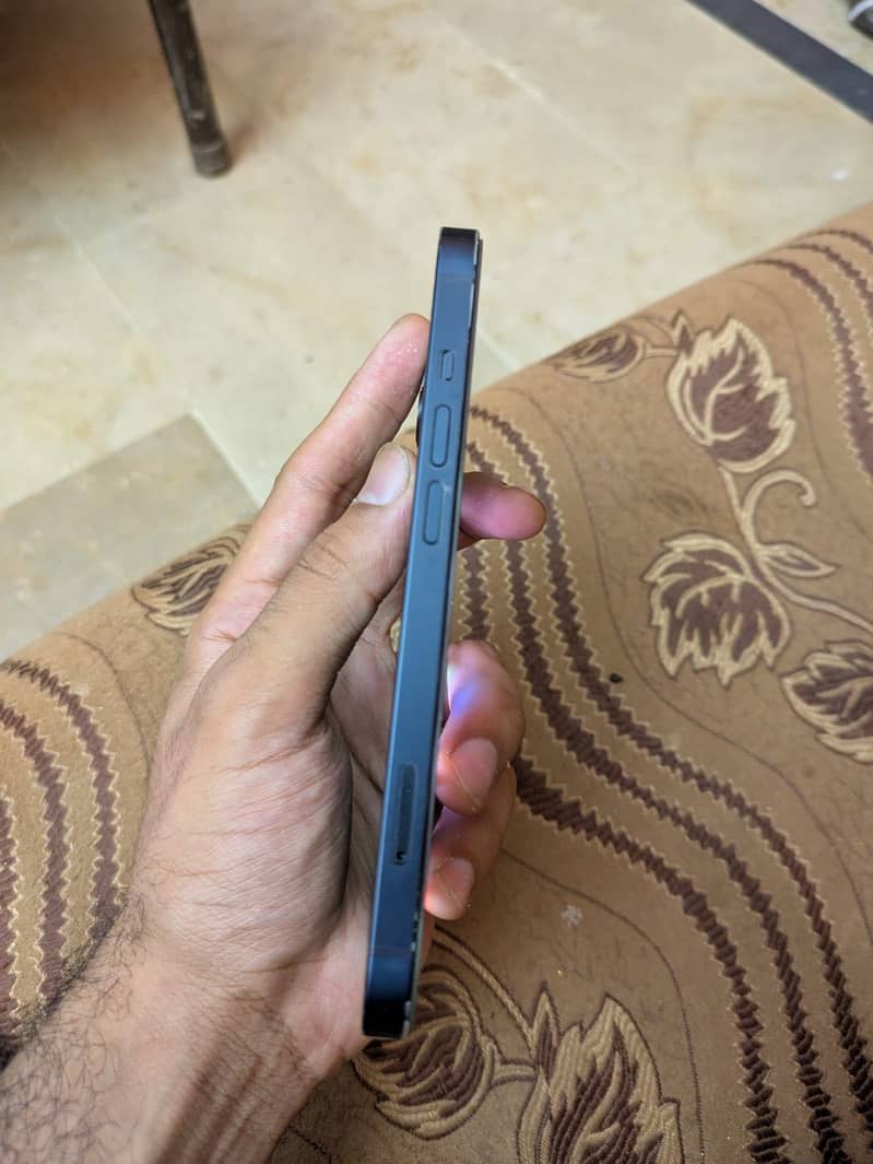 Apple iPhone 13 4