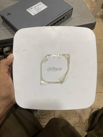 Dahua 16 Channel NVR + D-Link 8 Port PoE Switch (Working)