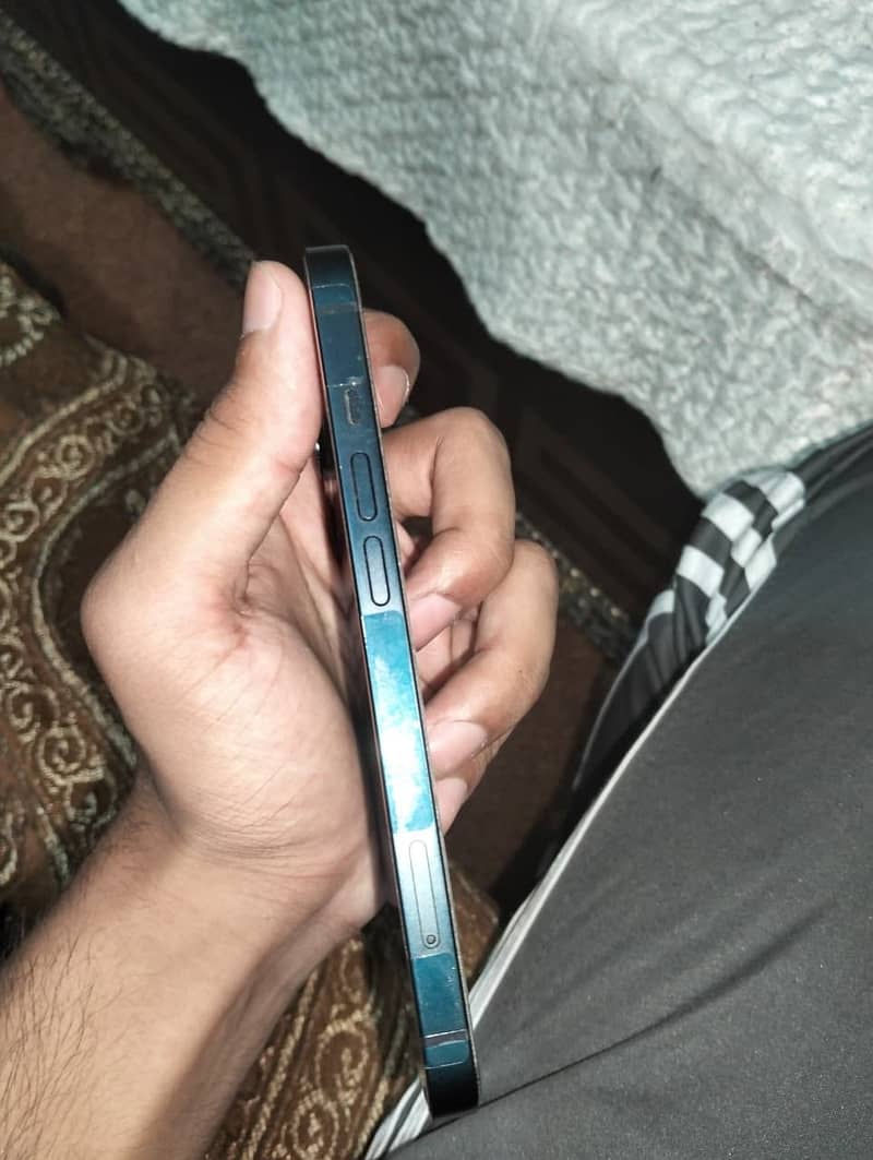 iPhone 13 0
