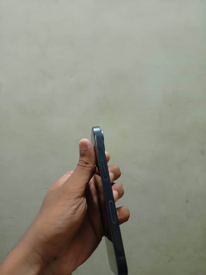 Apple iPhone 13 4