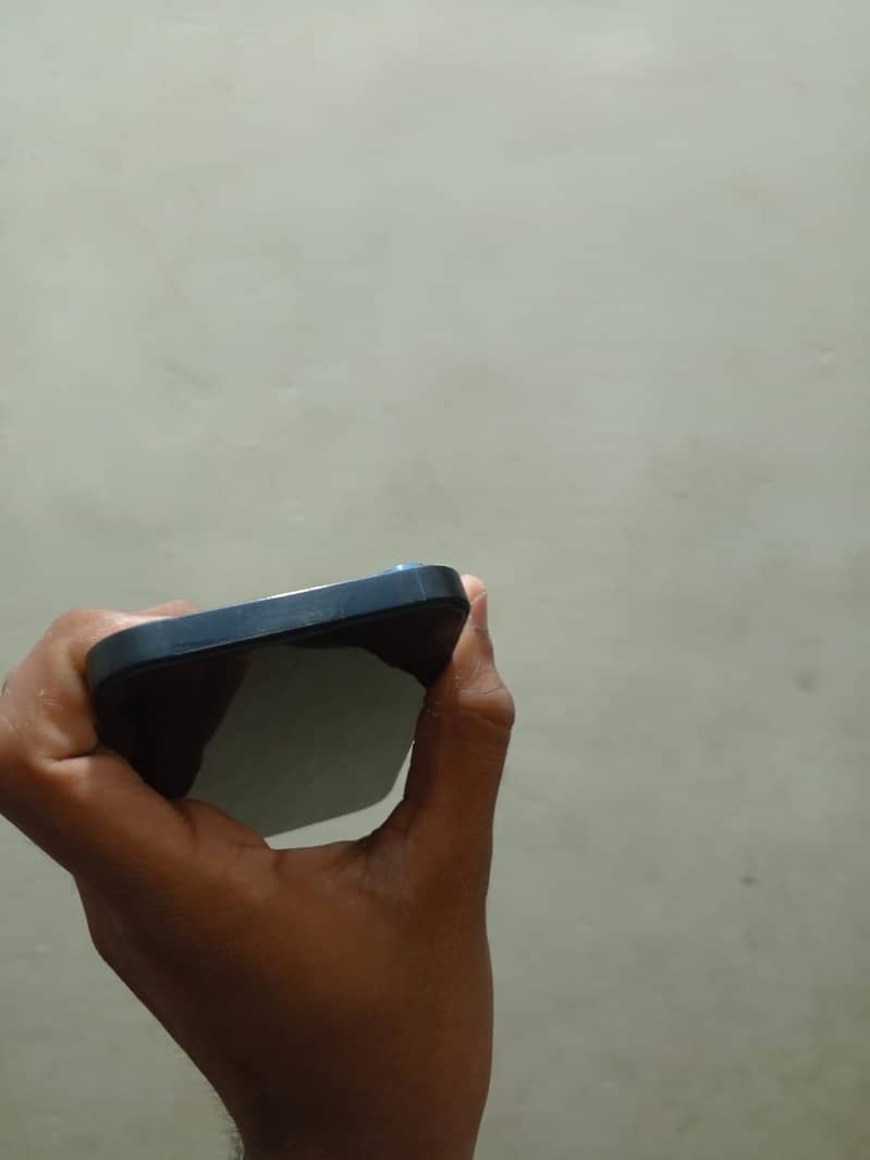 Apple iPhone 13 5