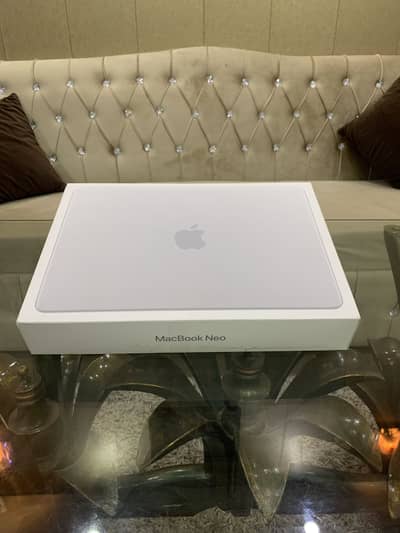 Apple MacBook Neo 512gb silver just system active 7 cycle count