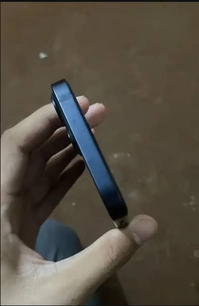 Apple iPhone 13 jv sim slot