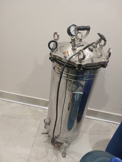 SLIGHTLY USED Heavy-Duty Manual Steam Sterilizer / Autoclave