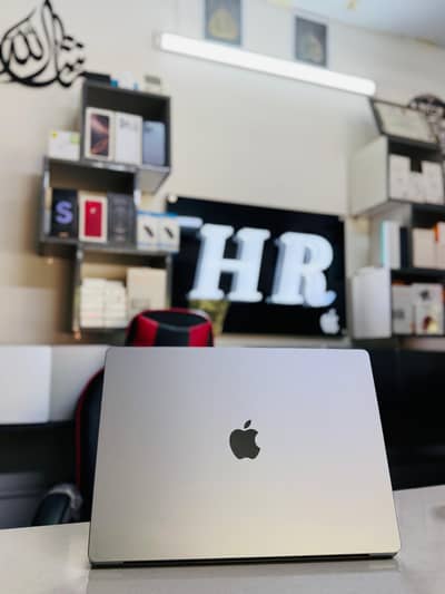 MacBook M1 Pro 16” 32GB/512GB 16-Core GPU Ideal for 3D&Video Editing