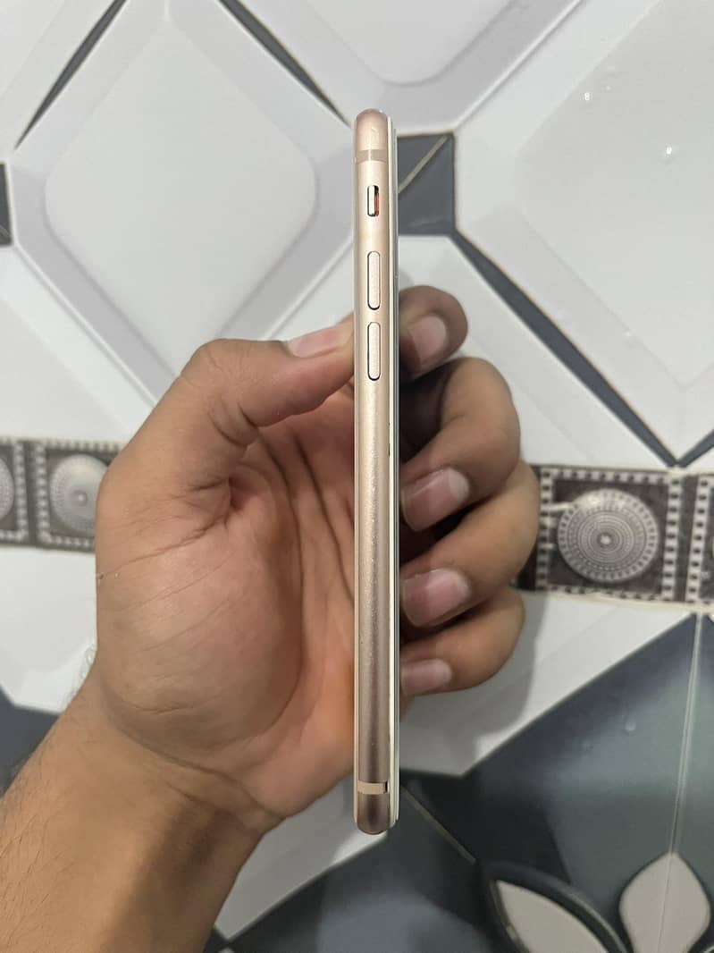Apple iPhone 8 1