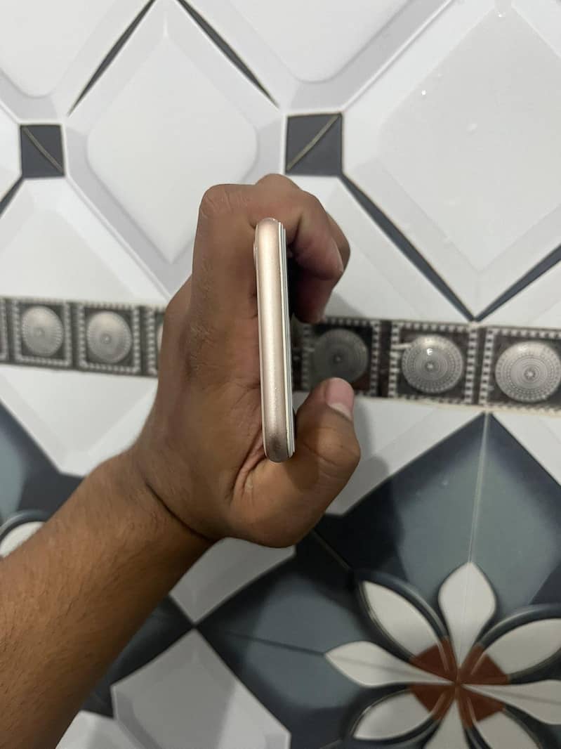 Apple iPhone 8 4