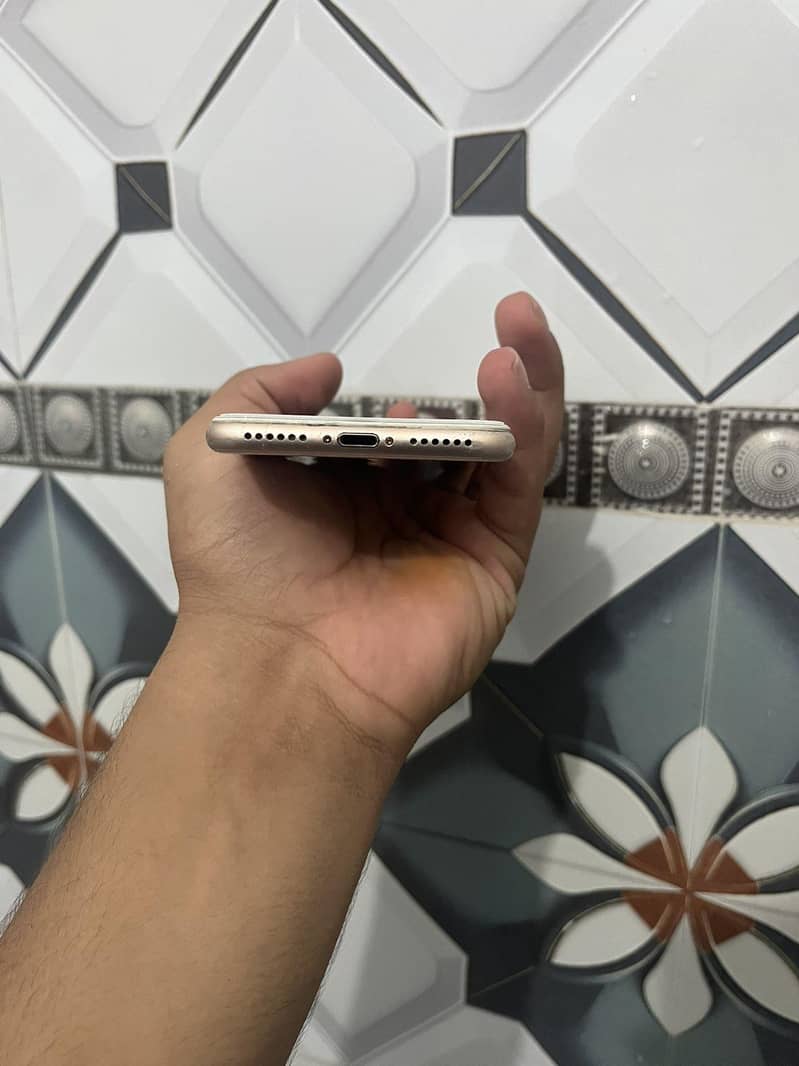 Apple iPhone 8 5