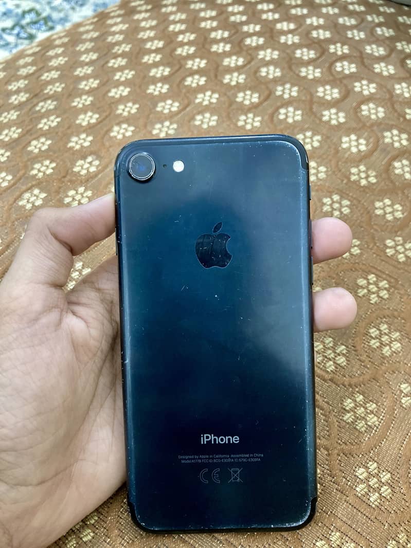 Apple iPhone 7 0