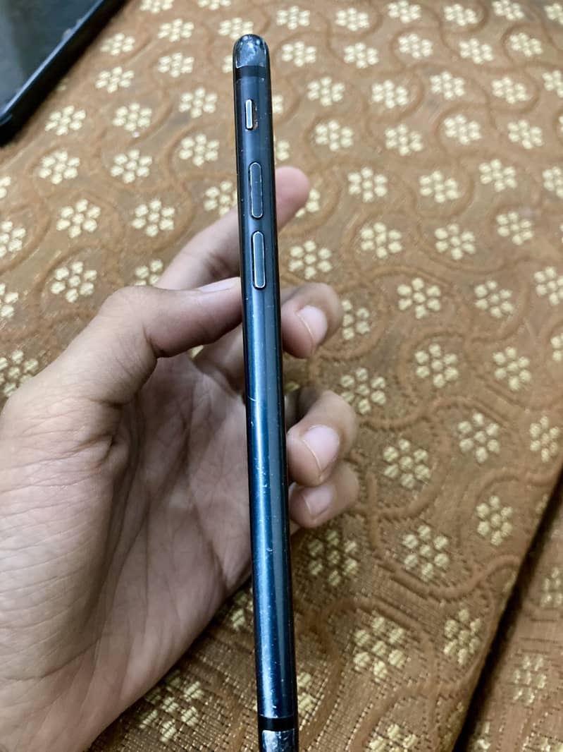 Apple iPhone 7 3