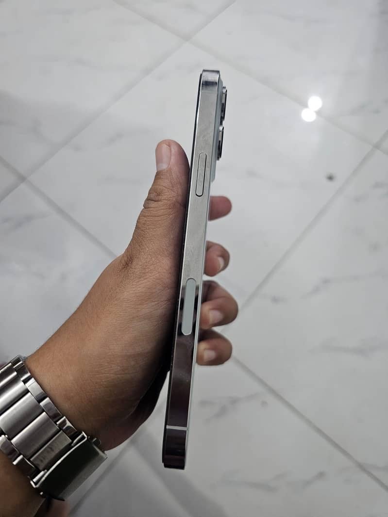 Apple iPhone 13 Pro Max 4