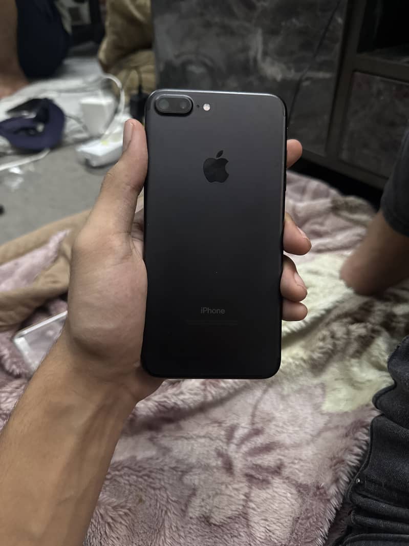 Apple iPhone 7 Plus 1