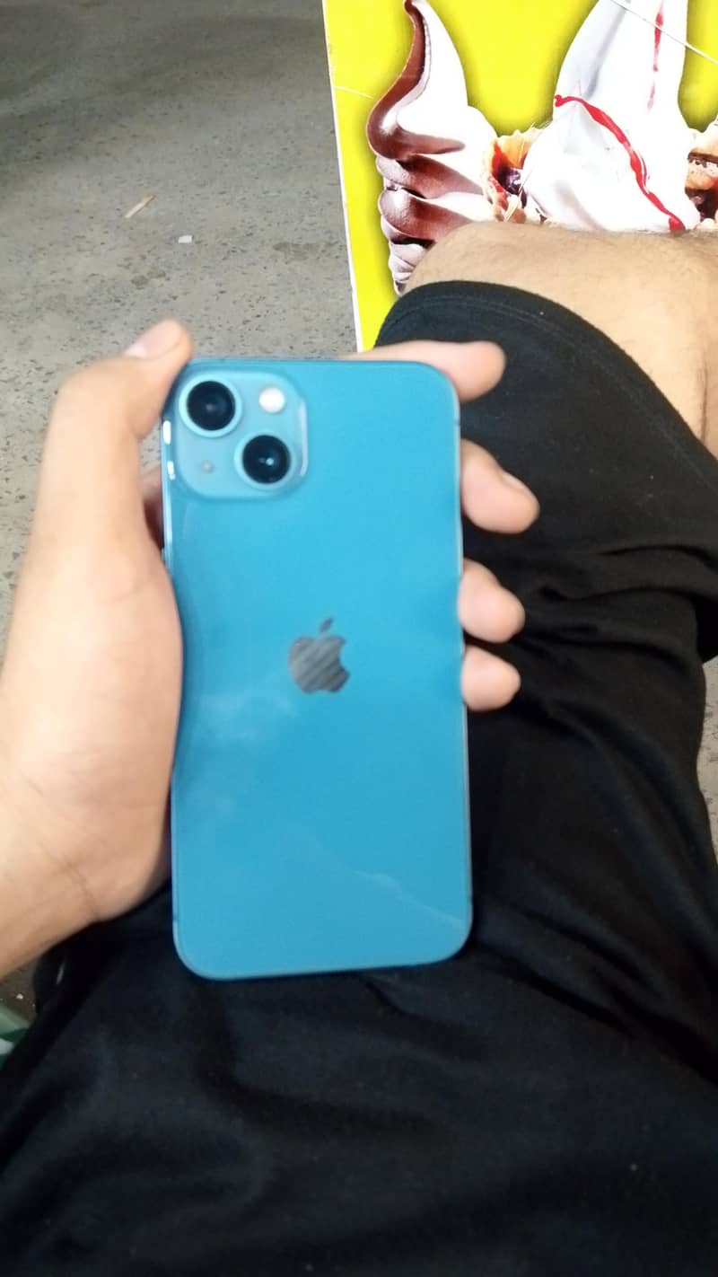 Apple iPhone 13 4