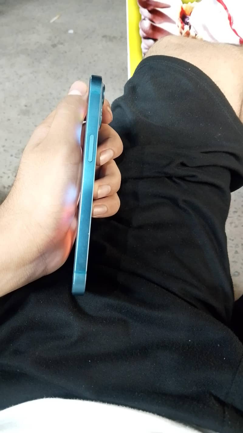 Apple iPhone 13 5