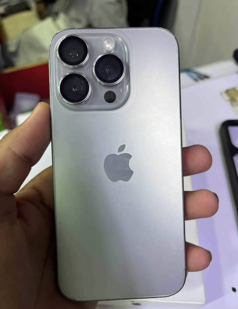 Apple iPhone 15 Pro 2