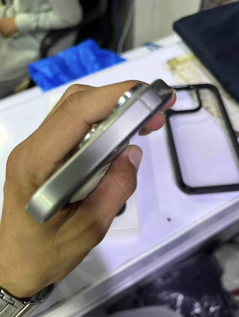Apple iPhone 15 Pro 3