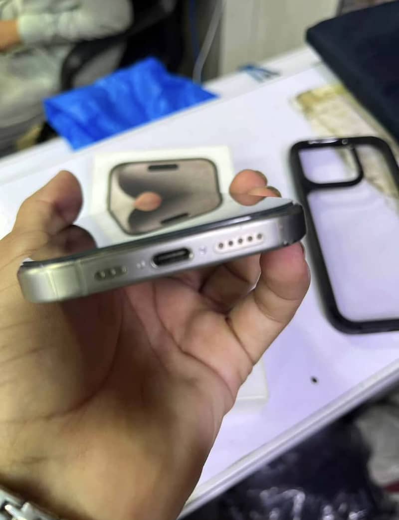 Apple iPhone 15 Pro 4