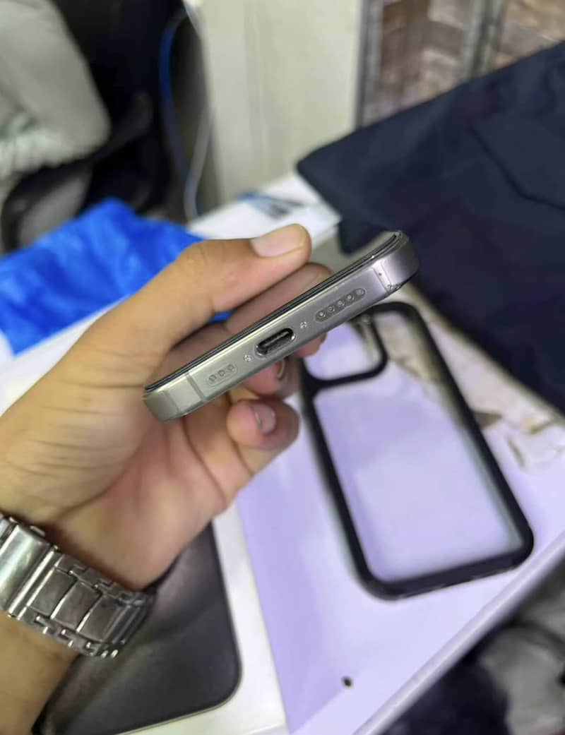 Apple iPhone 15 Pro 6