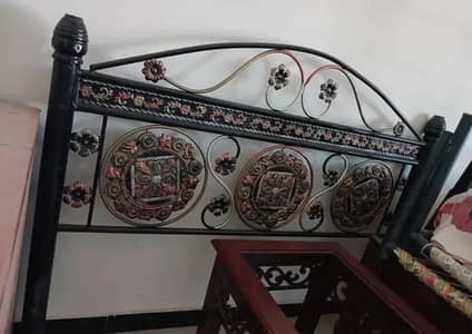 QUEEN SIZE IRON BED WITH MATTRESS FOR SALE UNGENTLY!