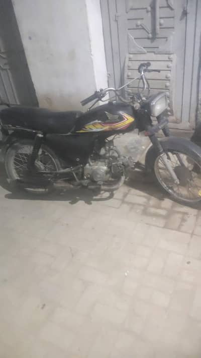 mi super star bike ingen se okay he pichla tire torha kharab he baqiok