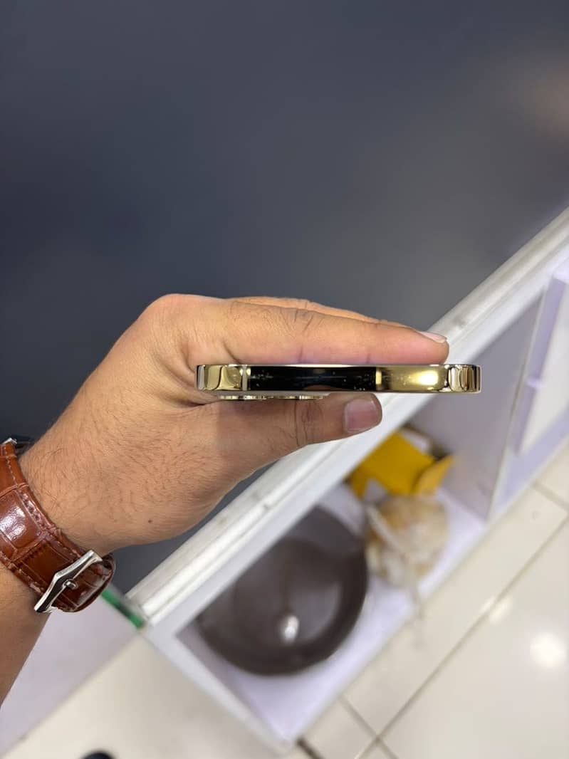 Apple iPhone 12 Pro Max 4