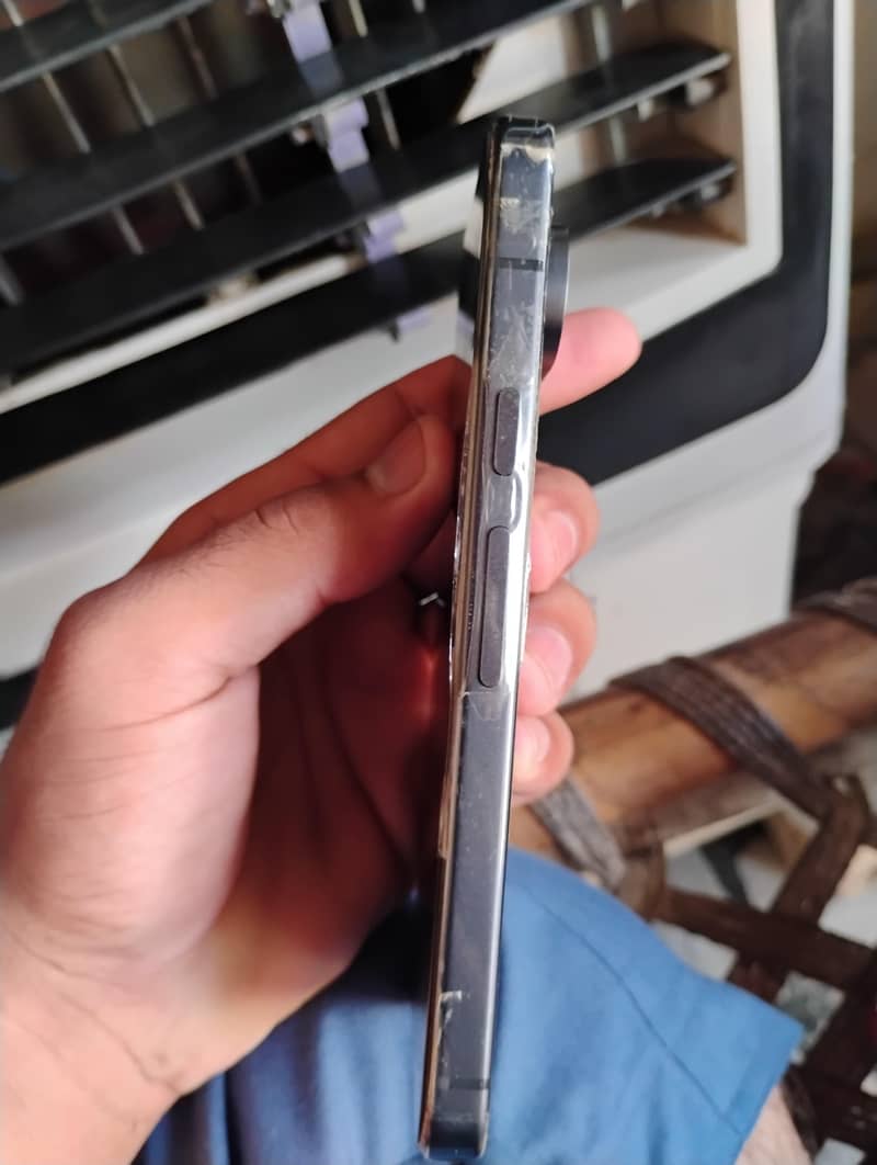 Google Pixel 9 5