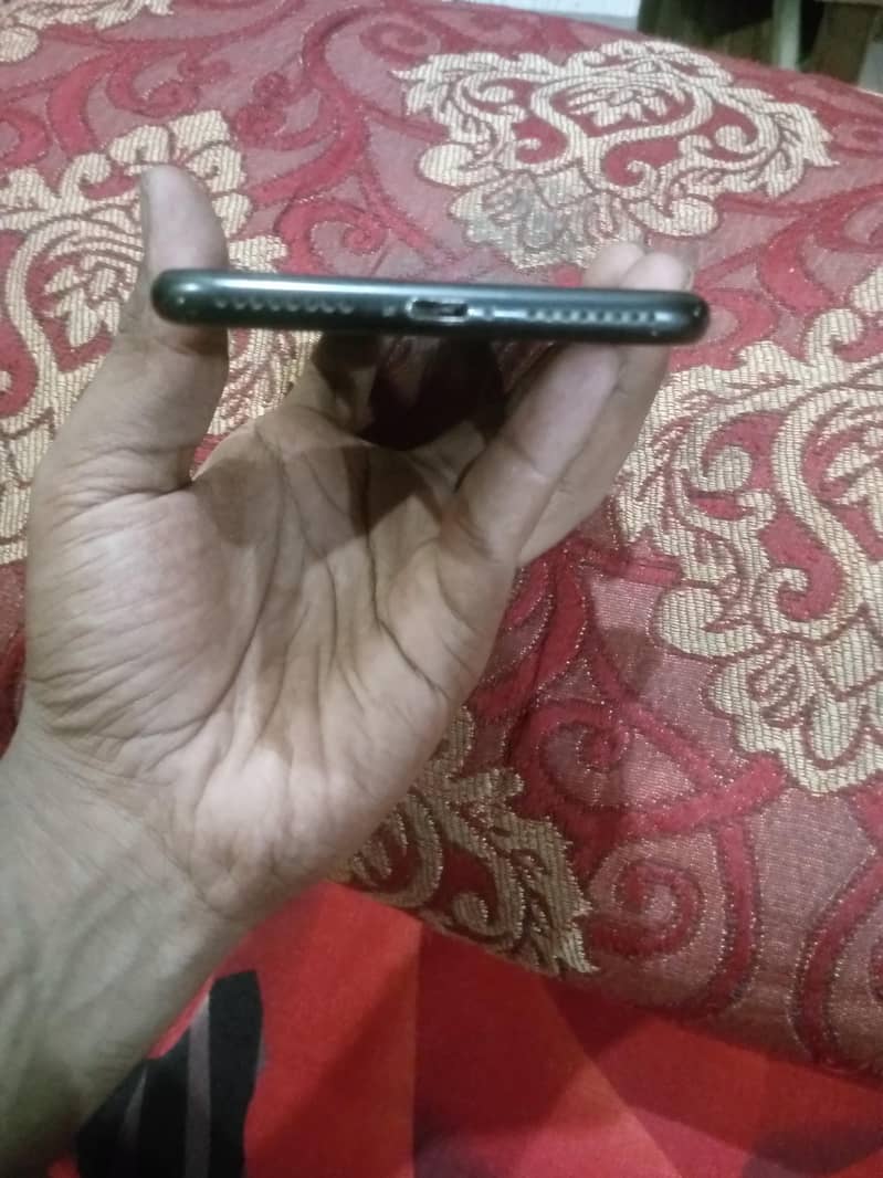 Apple iPhone 7 Plus 1