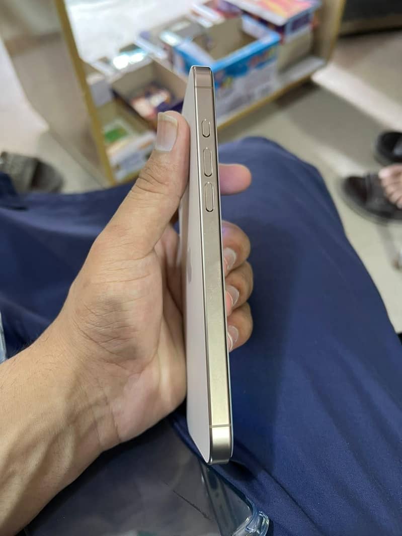 Apple iPhone 16 Pro Max 2