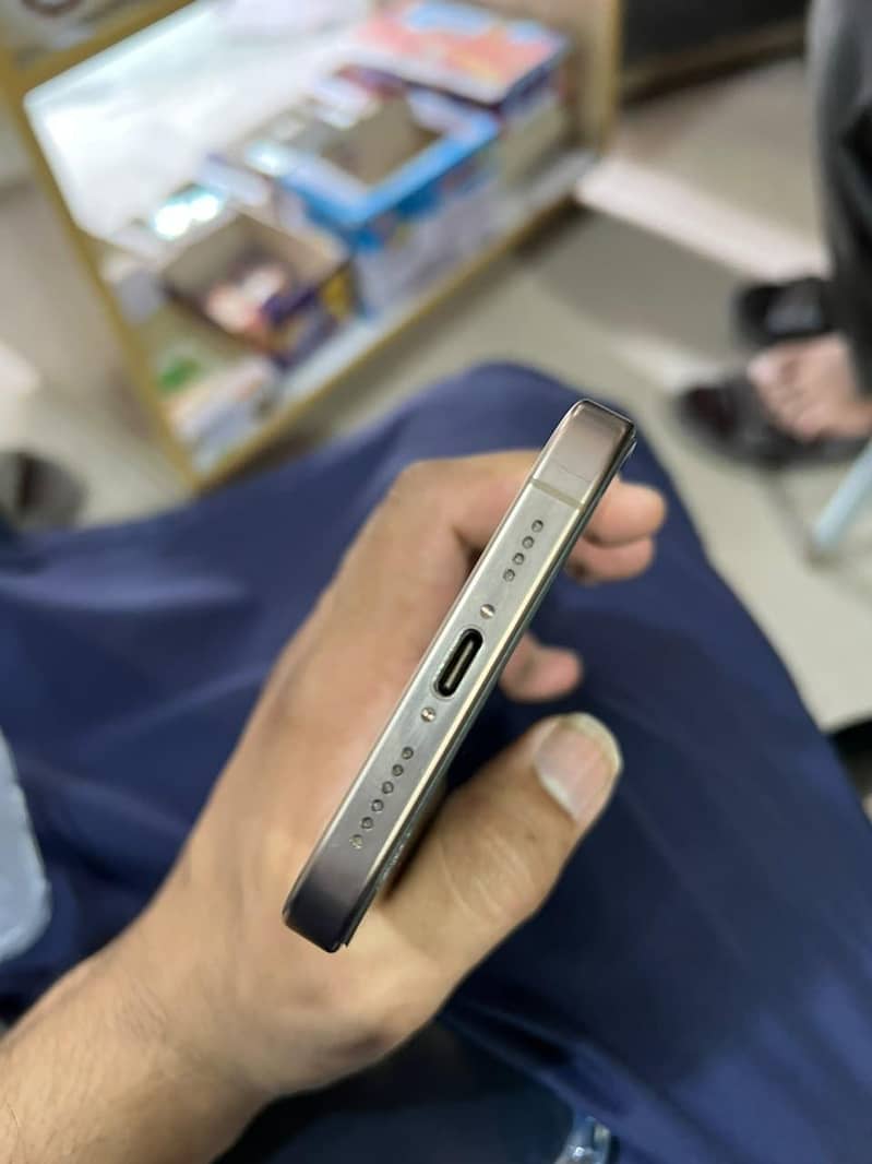 Apple iPhone 16 Pro Max 3