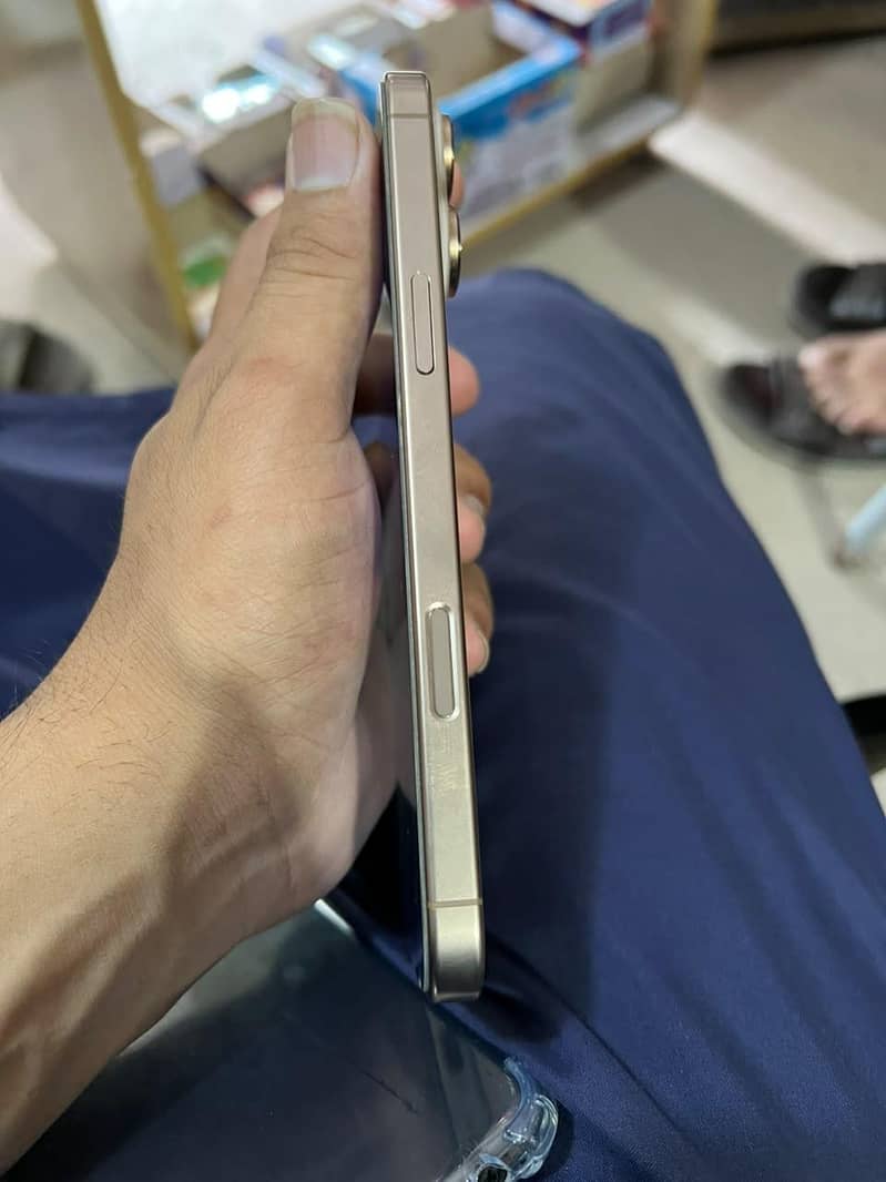 Apple iPhone 16 Pro Max 5