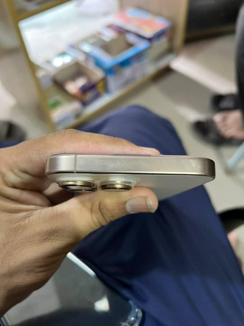 Apple iPhone 16 Pro Max 6