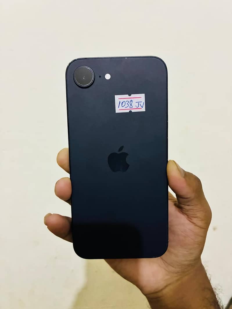 Apple iPhone 16e 0