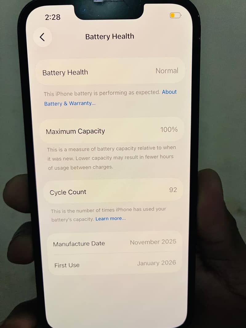 Apple iPhone 16e 2