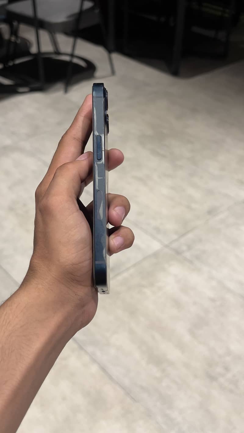 Apple iPhone 13 5
