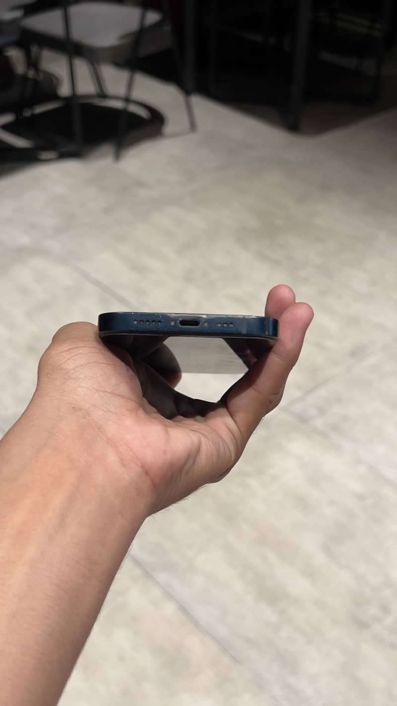 Apple iPhone 13 7