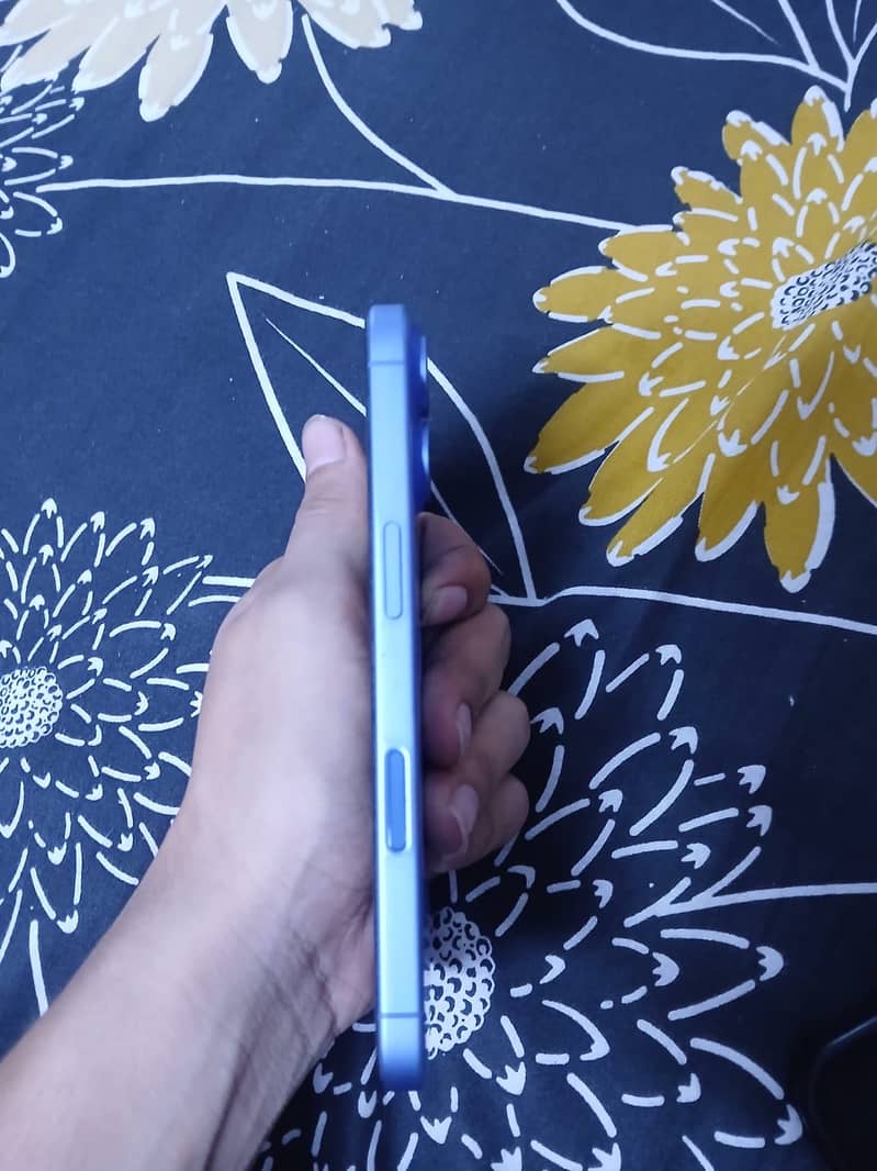 Apple iPhone 16 0