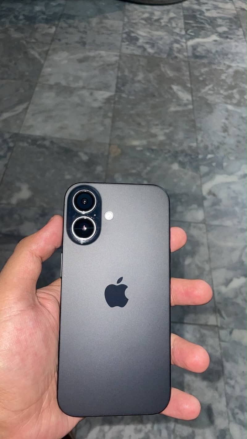 Apple iPhone 16 0