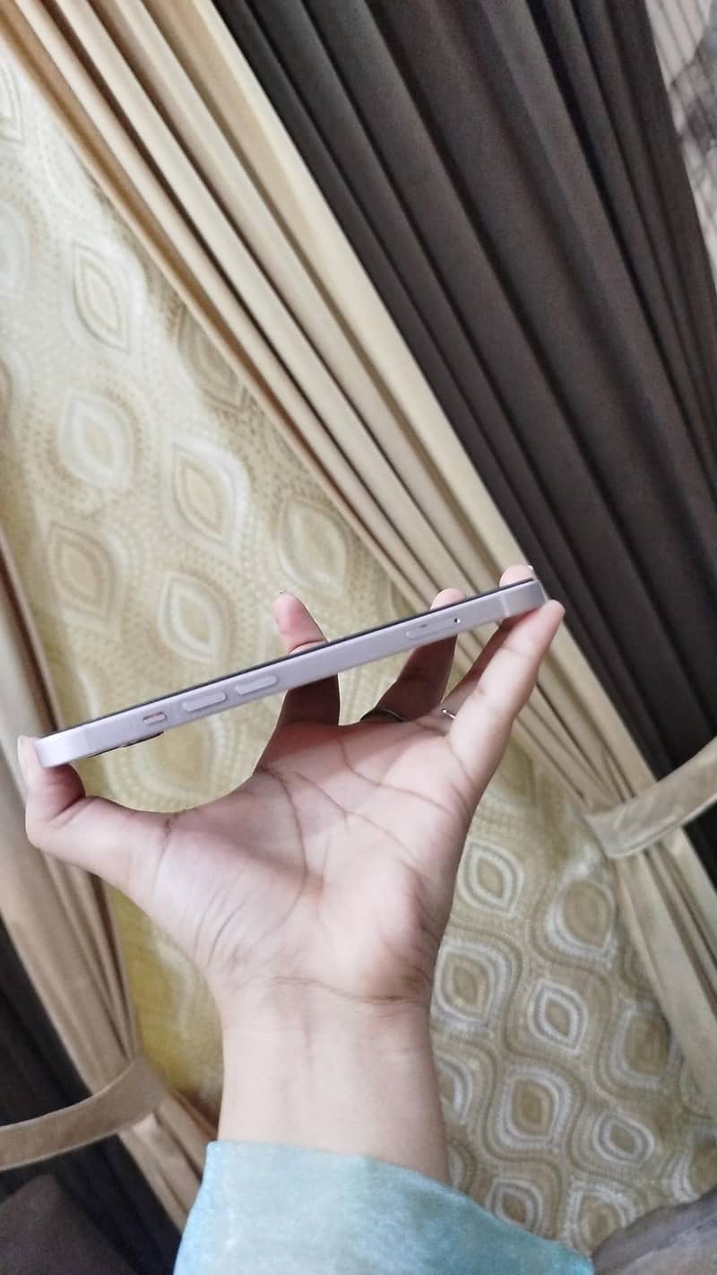 Apple iPhone 13 1