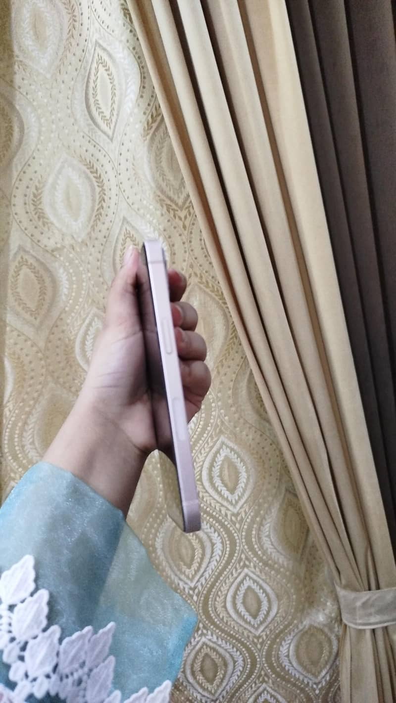 Apple iPhone 13 2