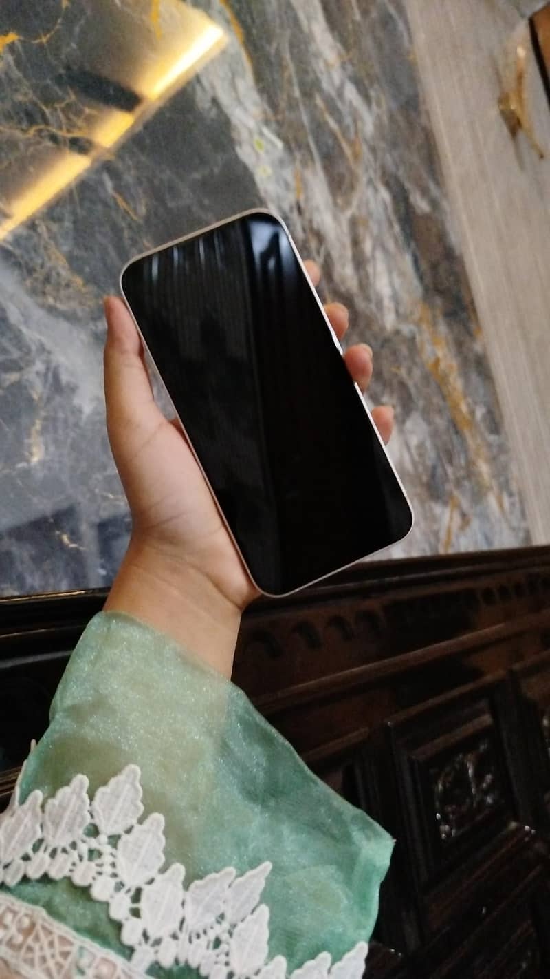 Apple iPhone 13 4
