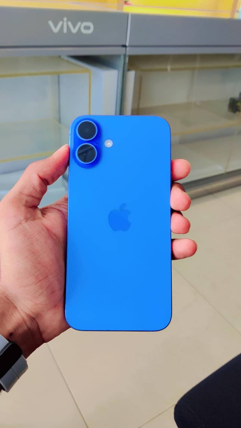 Apple iPhone 16 Plus 0