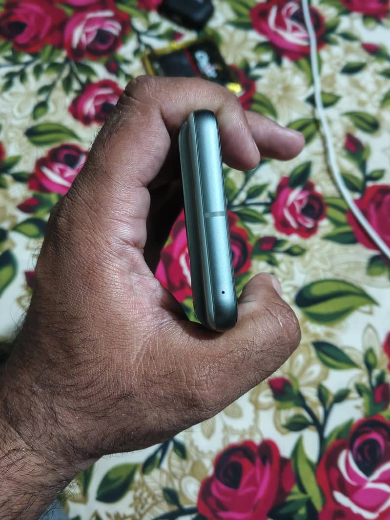 Google Pixel 8 4